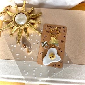🎁 Handmade Ceramic Fried Egg Keychain